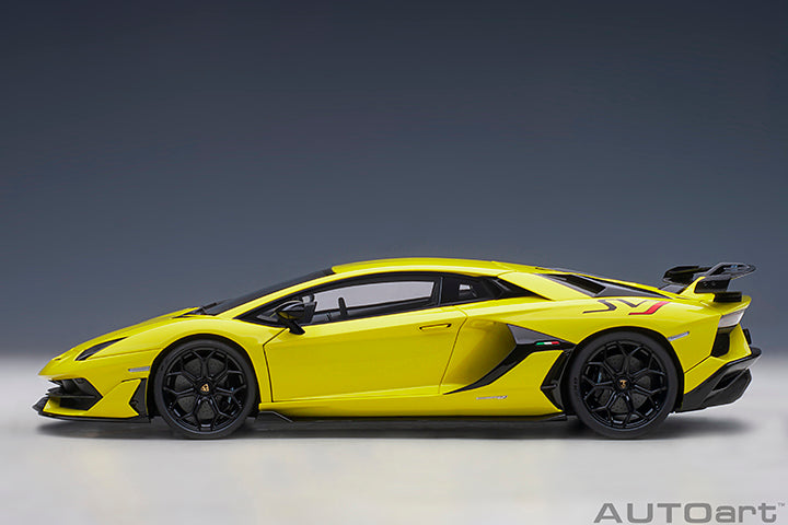 Autoart 79175 LAMBORGHINI AVENTADOR SVJ (GIALLO TENERIFE/PEARL YELLOW) 1:18