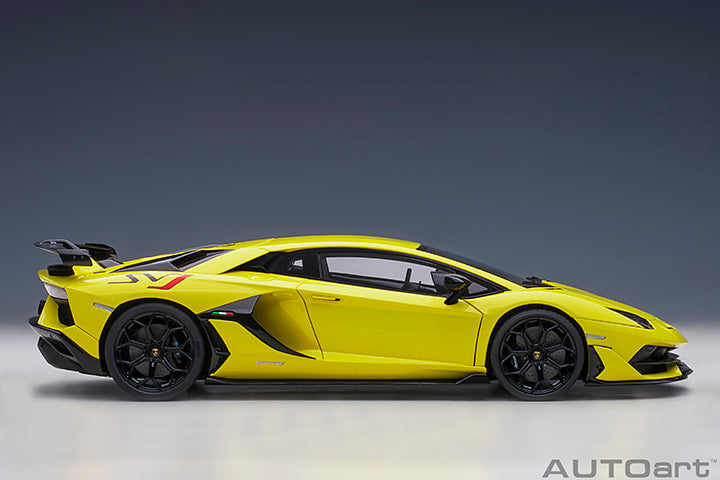 Autoart 79175 LAMBORGHINI AVENTADOR SVJ (GIALLO TENERIFE/PEARL YELLOW) 1:18
