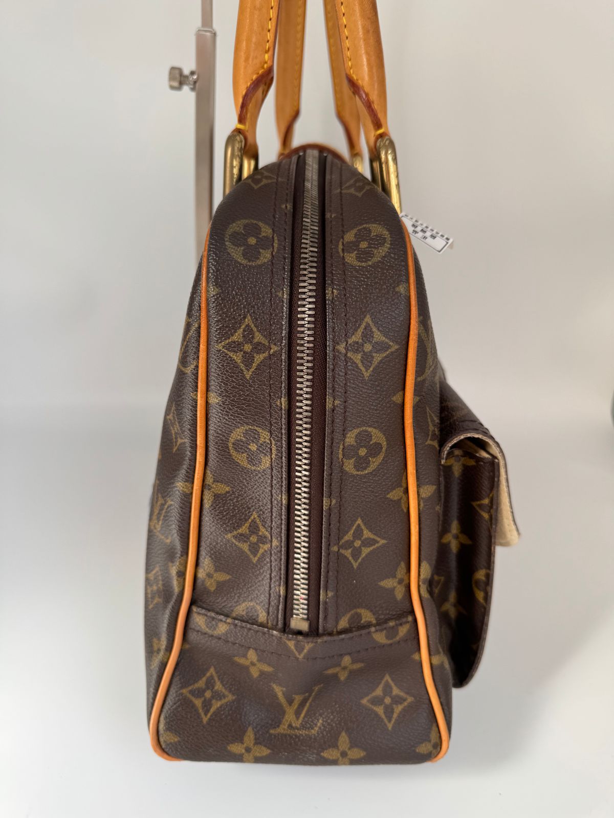Louis Vuitton Monogram Manhattan GM Bag – Timeless Elegance & Functionality