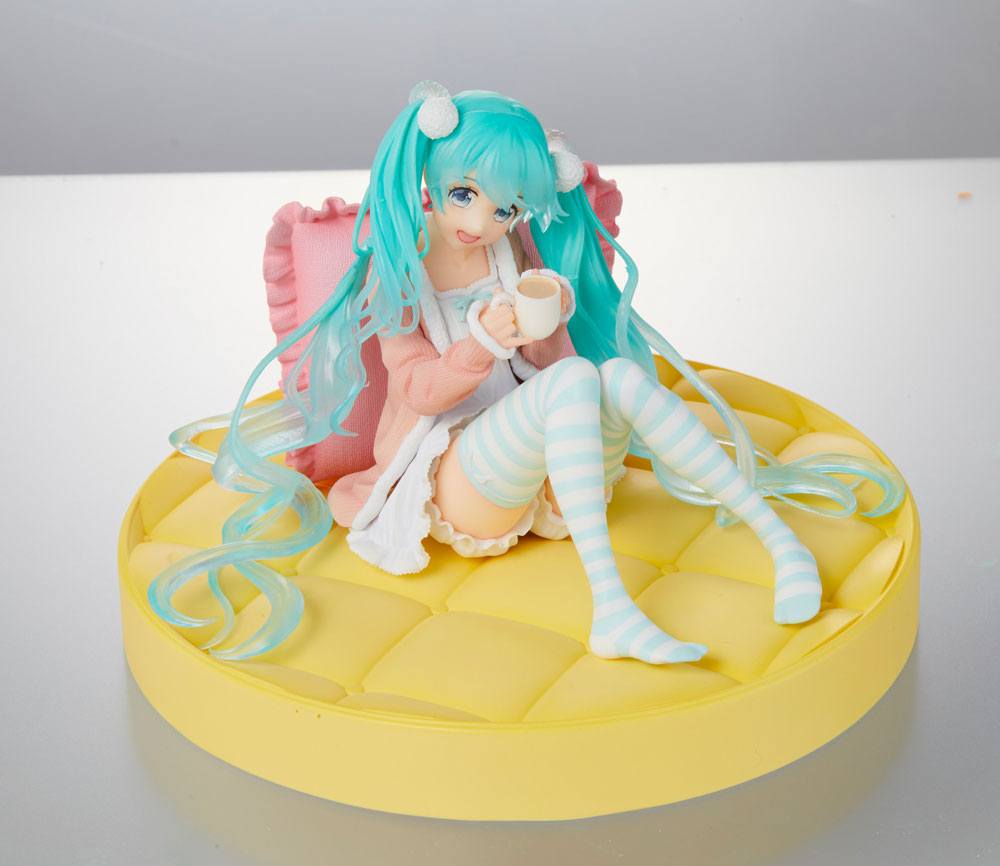 Taito HATSUNE MIKU PVC STATUE HATSUNE MIKU ORIGINAL CASUAL WEAR VER. 13CM