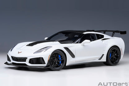 AUTOart 71270  CHEVROLET CORVETTE C7 ZR1 (ARCTIC WHITE)