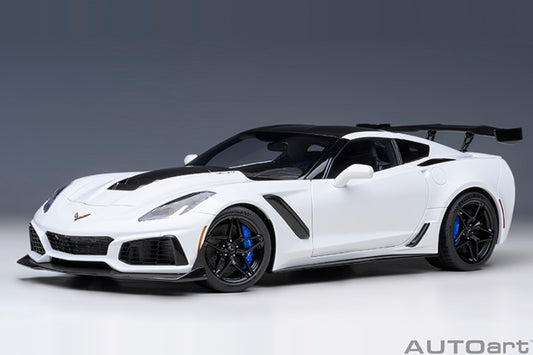 AUTOart 71270  CHEVROLET CORVETTE C7 ZR1 (ARCTIC WHITE)