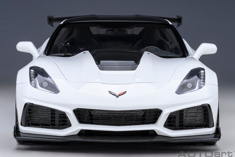 AUTOart 71270  CHEVROLET CORVETTE C7 ZR1 (ARCTIC WHITE)