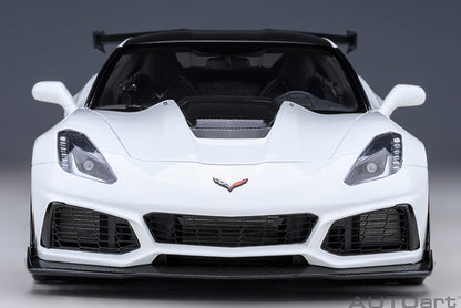 AUTOart 71270  CHEVROLET CORVETTE C7 ZR1 (ARCTIC WHITE)