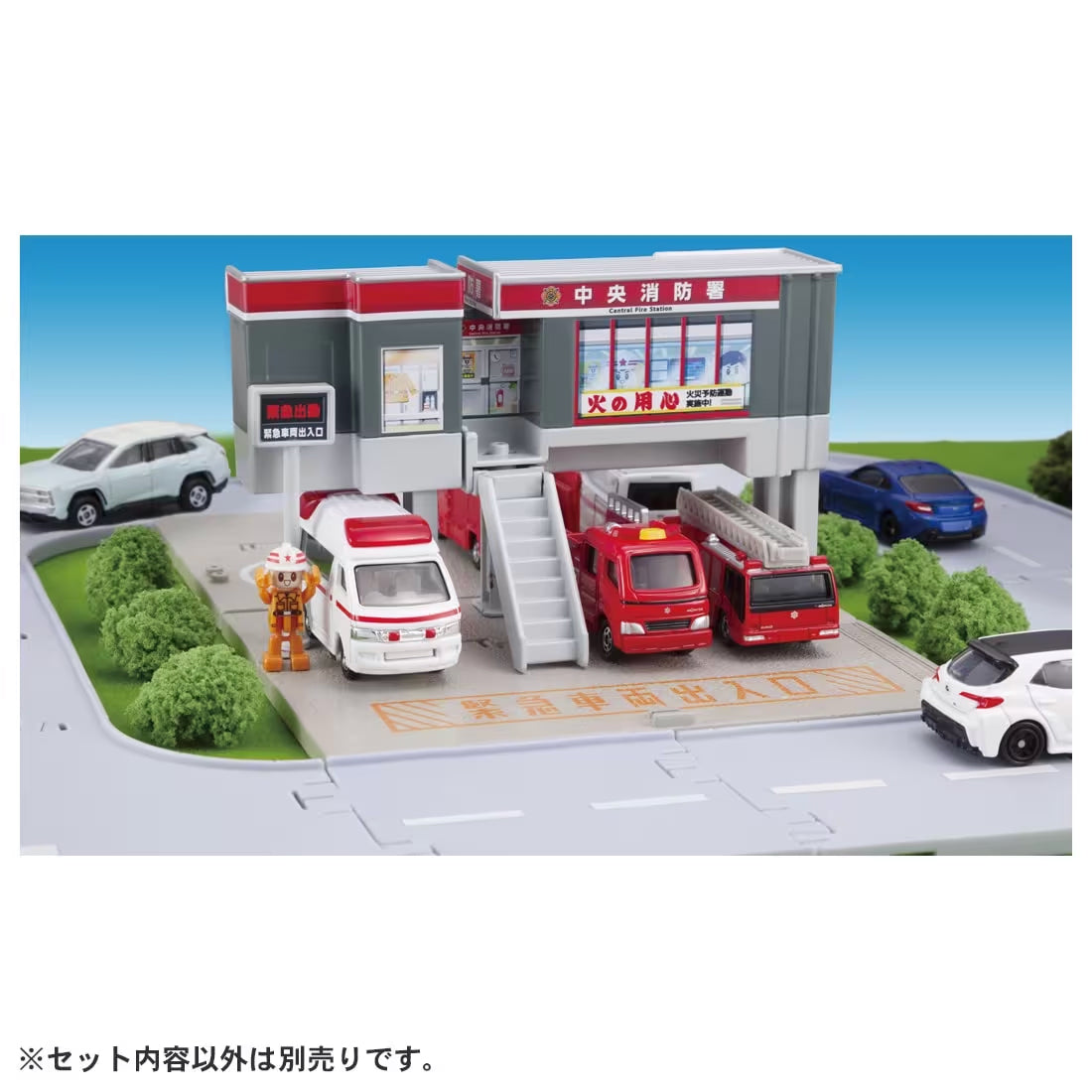 Tomica Town Fire Station (with firefighter)